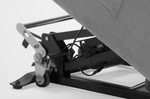 Rollgestell unter dem Sessel zum Transport einer Person im Sessel