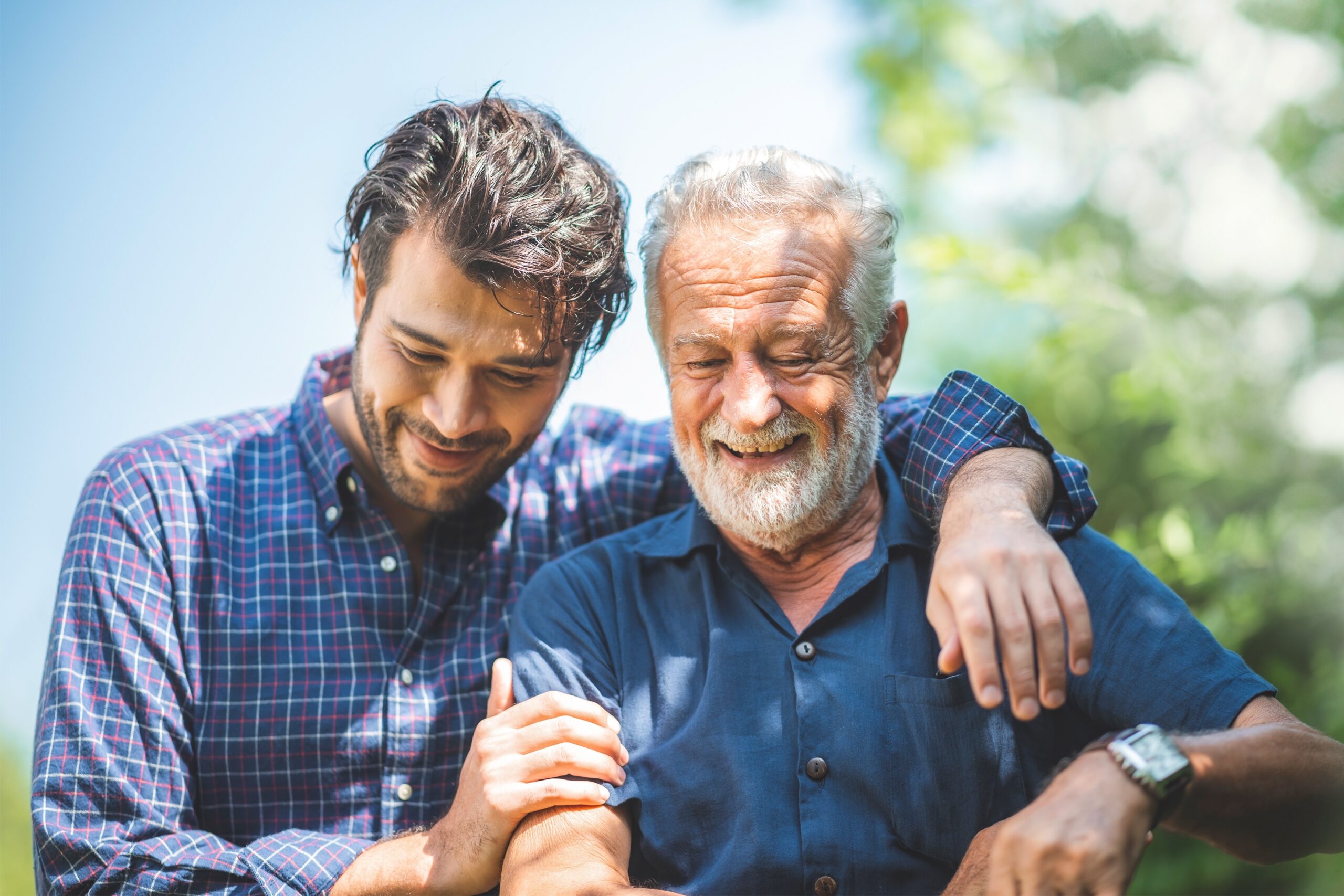 Sessel mit Aufstehhilfe als gemeinsame Familienentscheidung im Alltag zu Hause