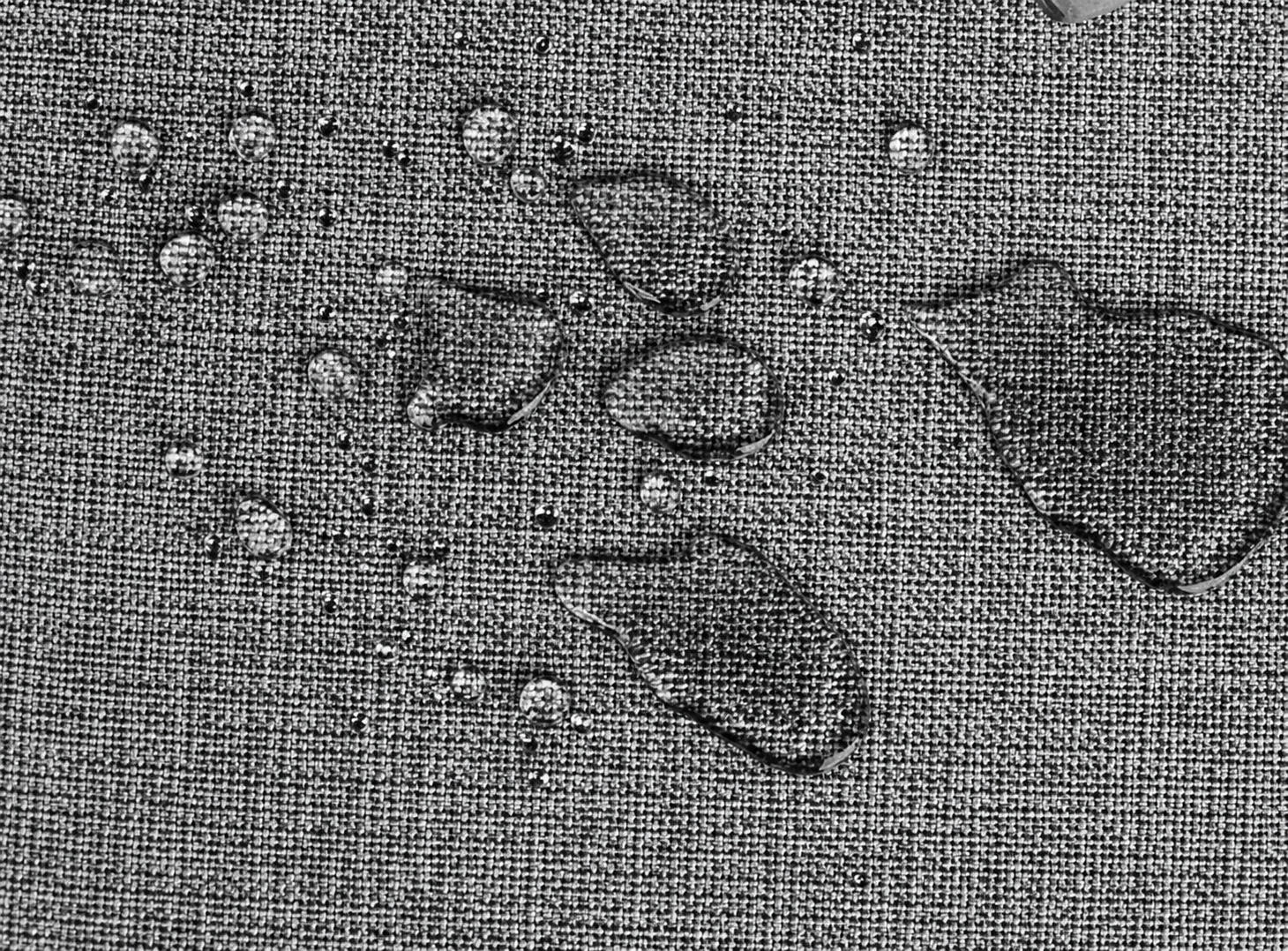 Sessel mit Aufstehhilfe richtig reinigen mit weichem Tuch