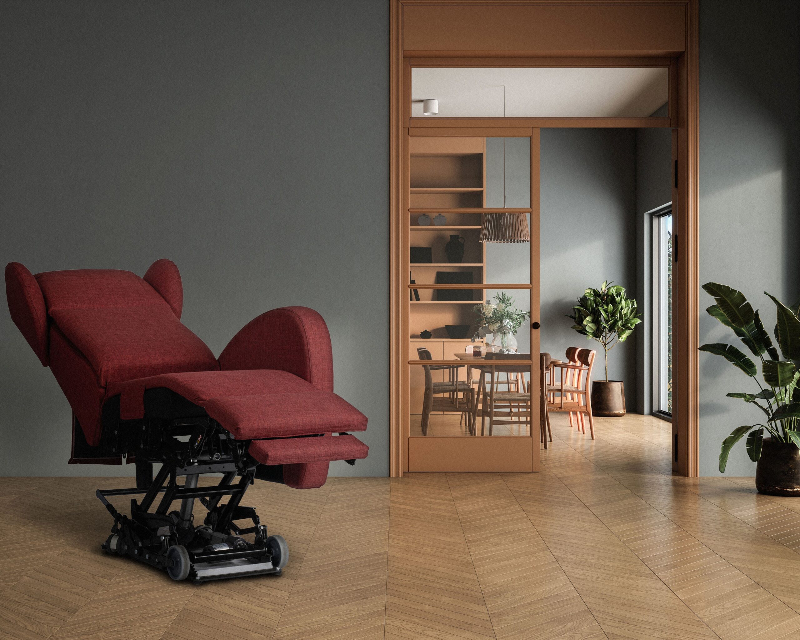 Geöffneter Sessel mit Aufstehhilfe im Wohnzimmer mit freiem Raum vor und hinter dem Sessel